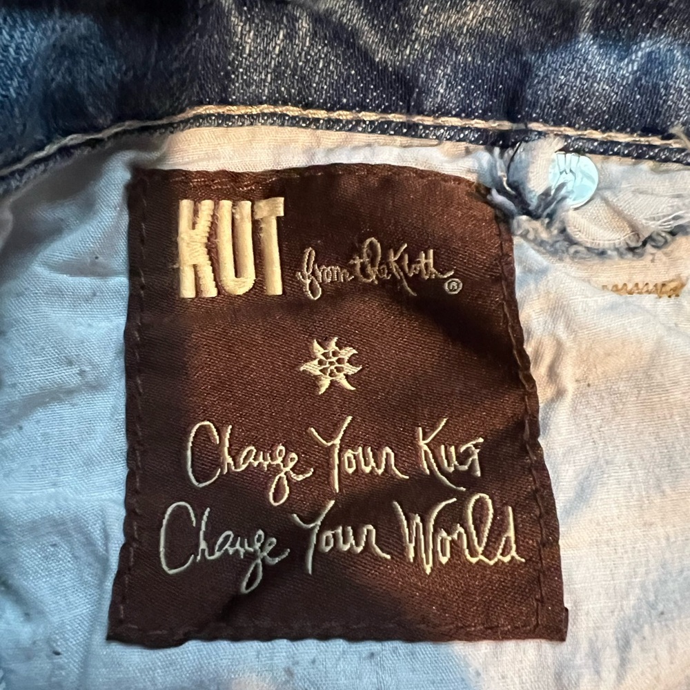 Kut from the Kloth Slightly Distressed Catherine Boyfriend Jeans - Size 4 - Picture 4 of 6